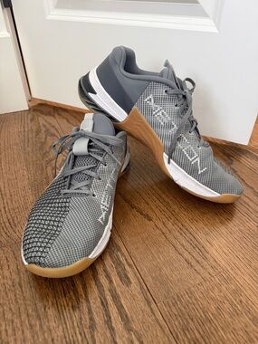 Nike men’s Metcon Crossfit Gray and White Training Shoes Sz 13 light use